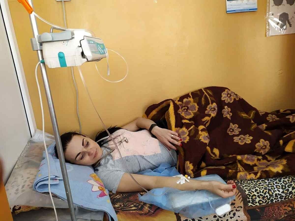 Врятувати Катю: ексмедик "Айдару" потребує допомоги, їй загрожує параліч