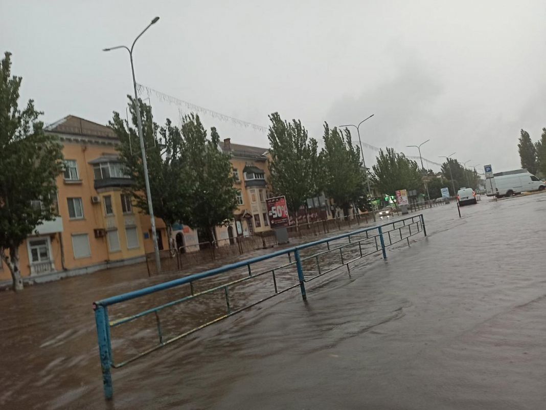 Вода затопила улицы