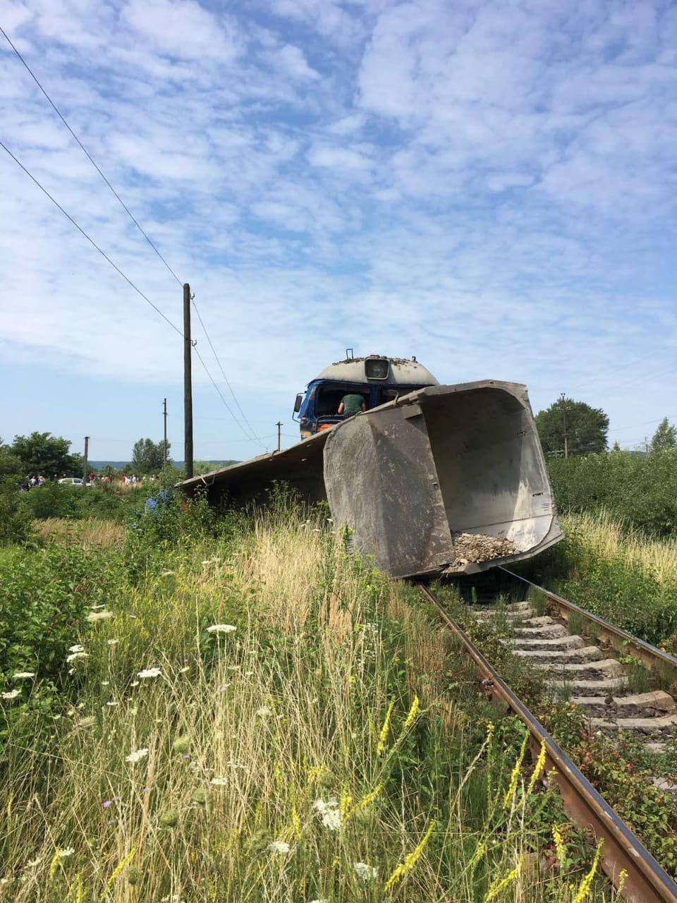 Поезд сбил грузовик