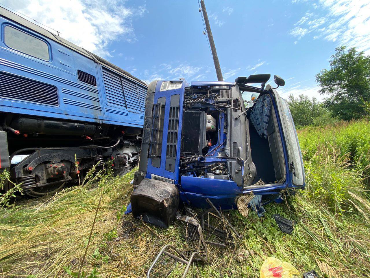 Поїзд збив вантажівку