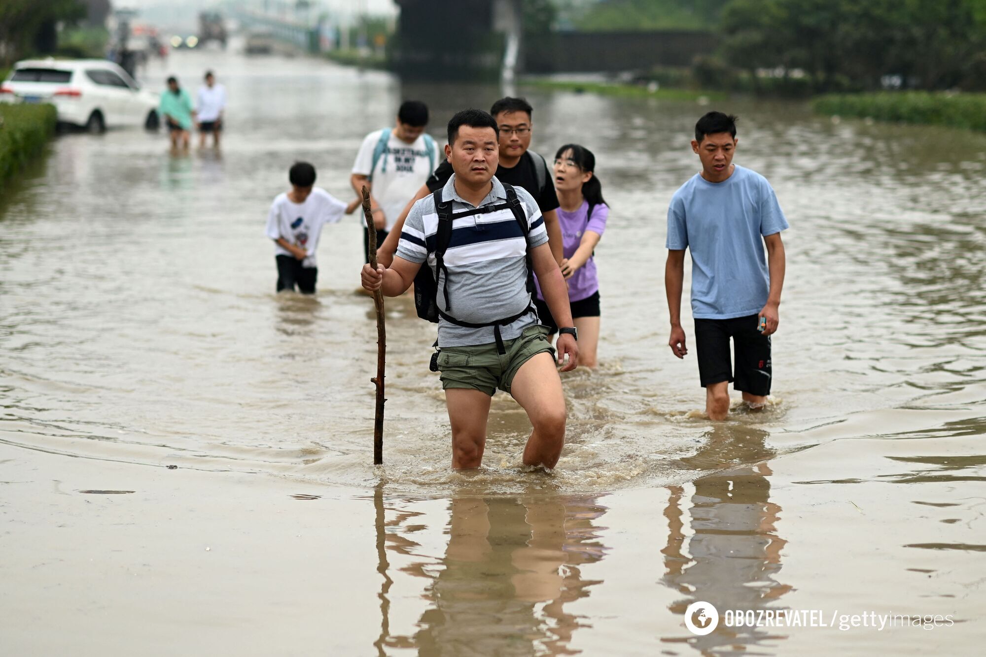 Вода затопила дороги