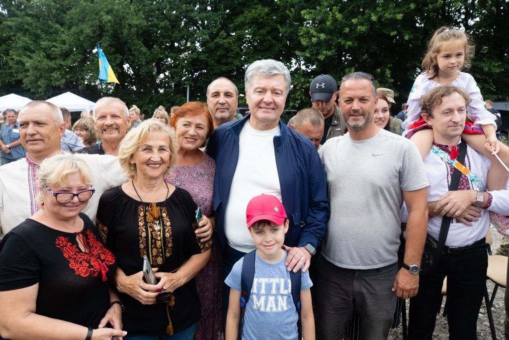 Порошенко побував на традиційному патріотичному куліші на Донбасі. Фото