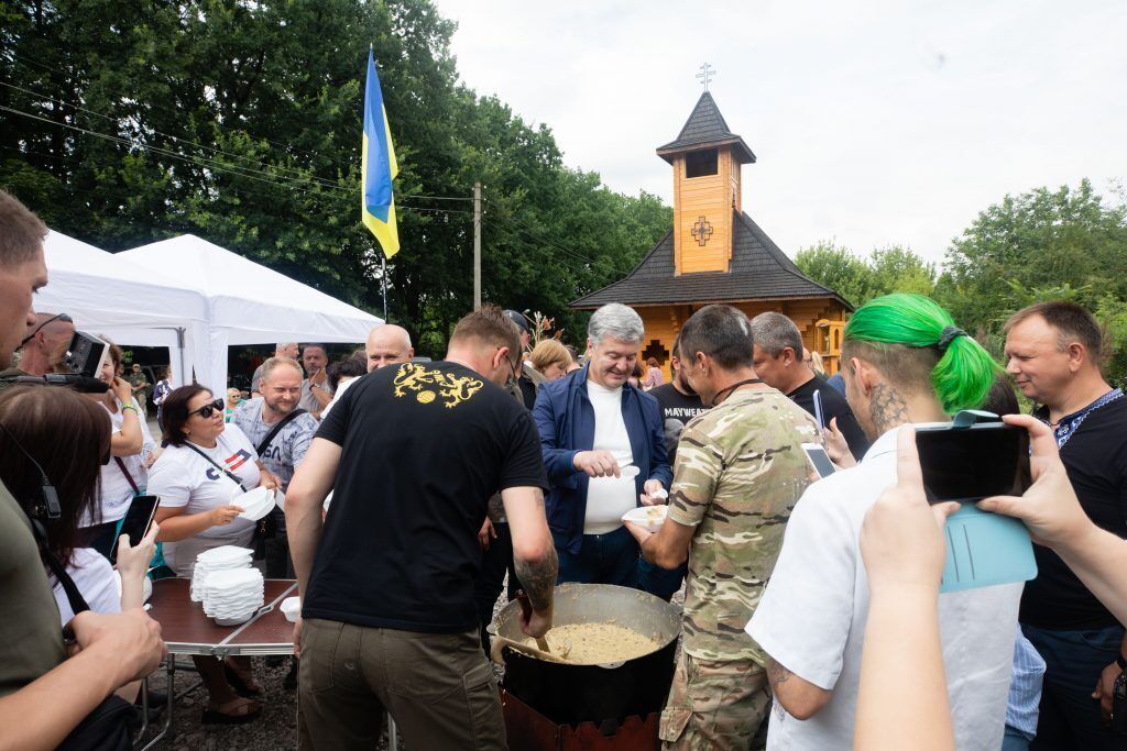 Порошенко побував на традиційному куліші на Донбасі