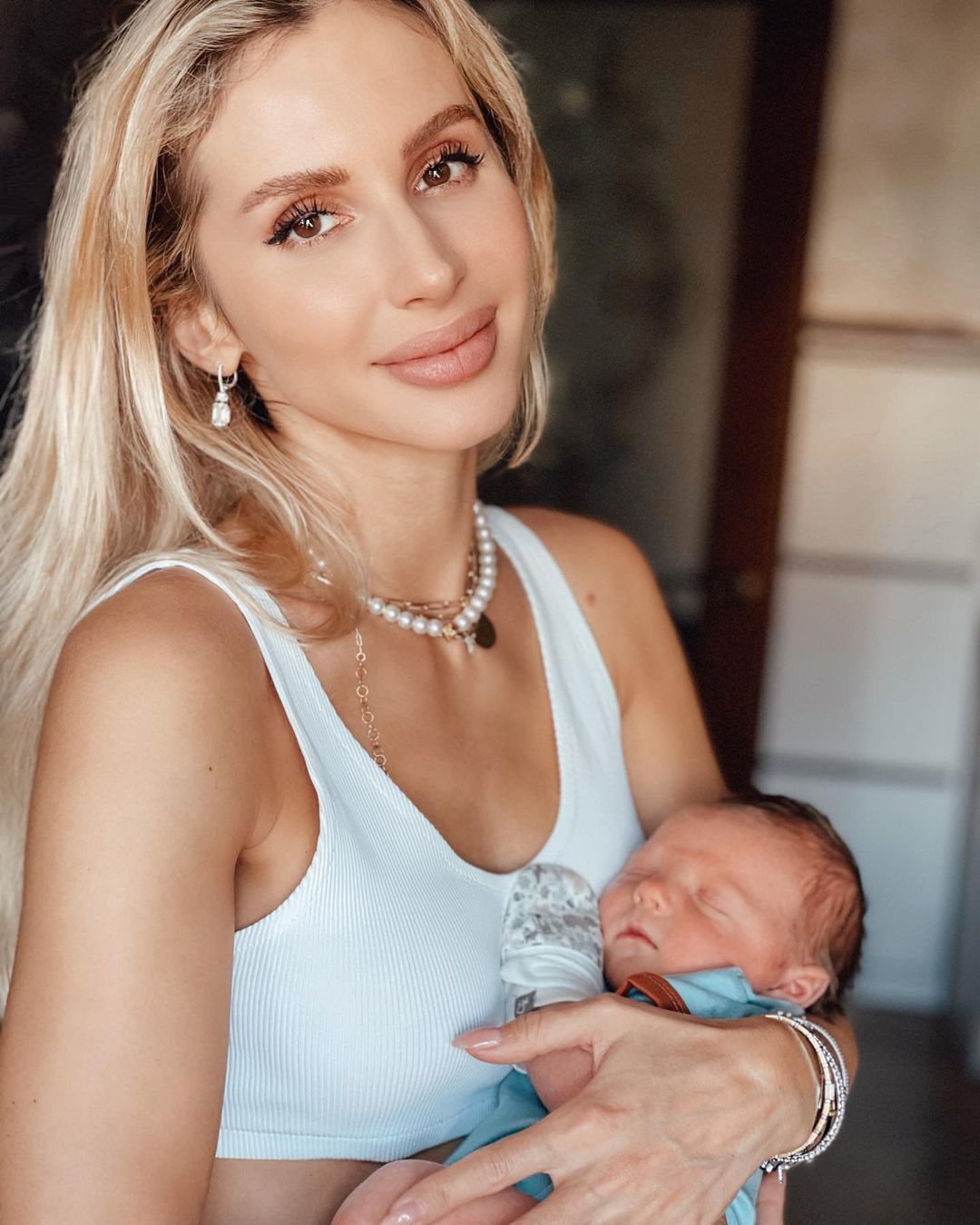 Лобода опубликовала совместное фото с новорожденным ребенком Анатолича