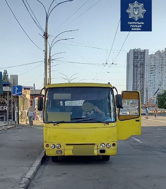 Полиция остановила маршрутку с пьяным водителем