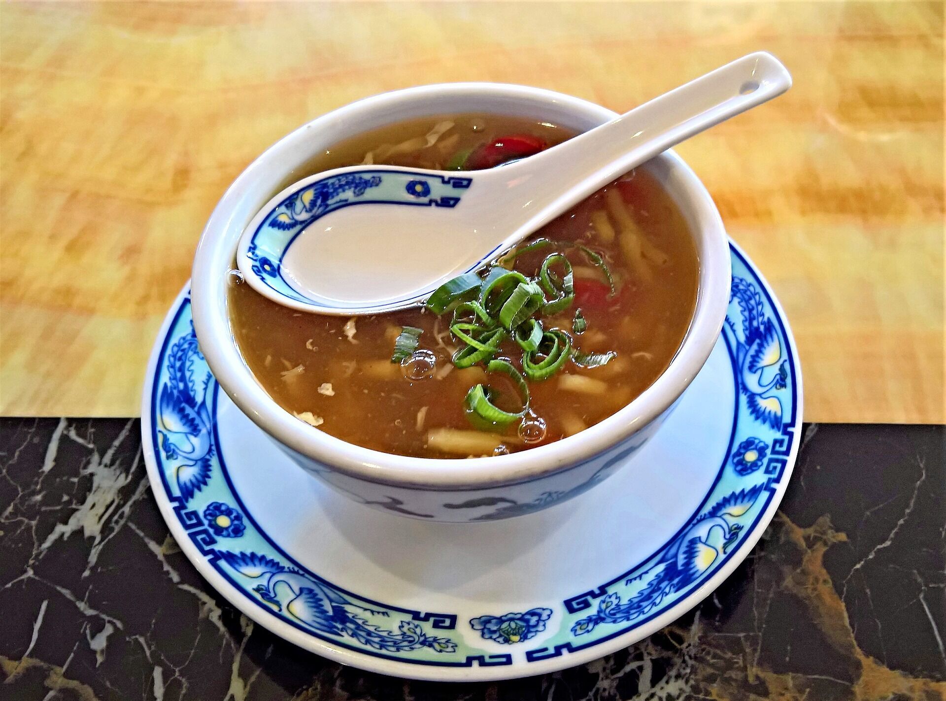 Как приготовить грибной суп с лапшой, огурцами и соевым соусом в домашних условиях: вкусный и быстрый рецепт | FoodOboz