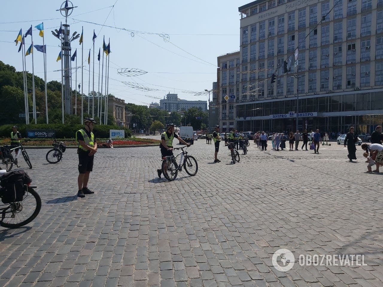 Кількість прочан збільшується з кожною хвилиною.