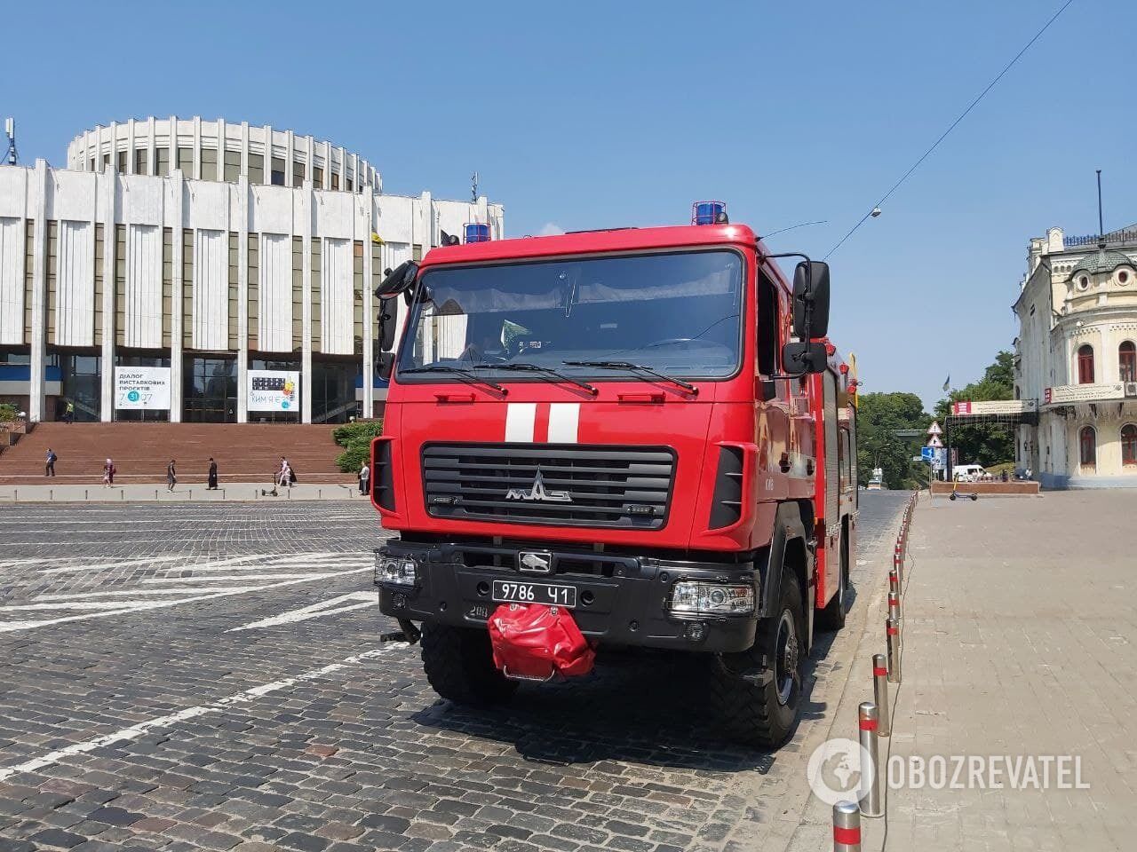 На Європейській площі чергує автомобіль ДСНС.