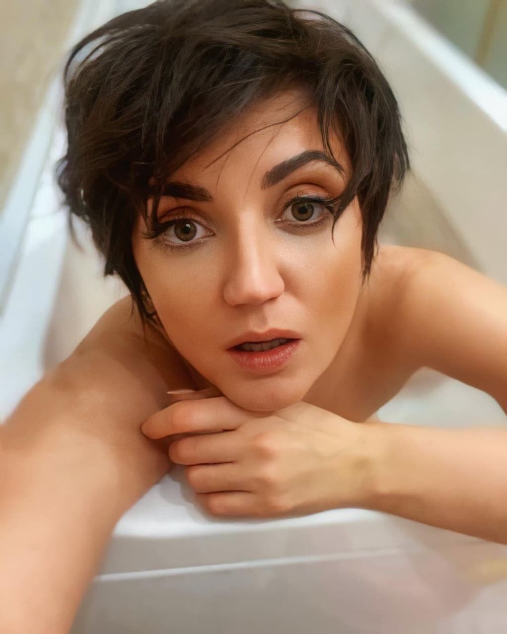 Ольга Цибульская в ванной