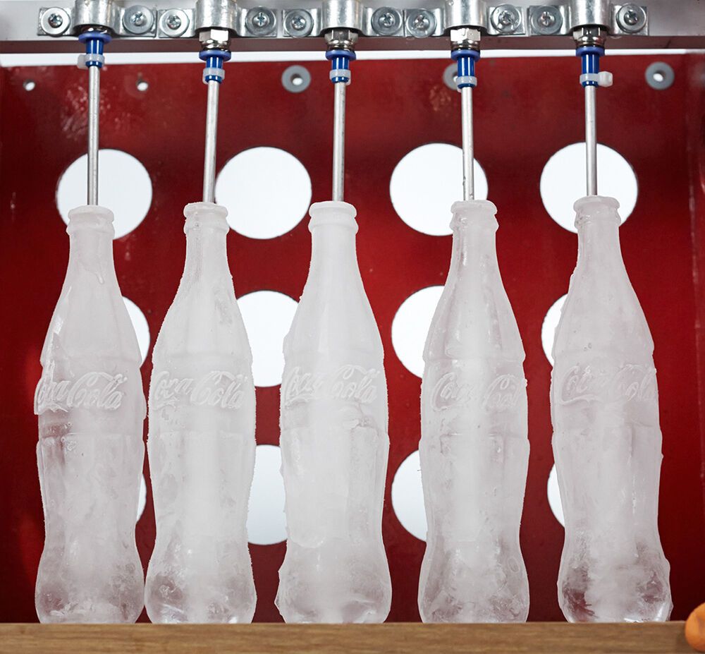 Бутылки со льдом – своеобразные аккумуляторы холода