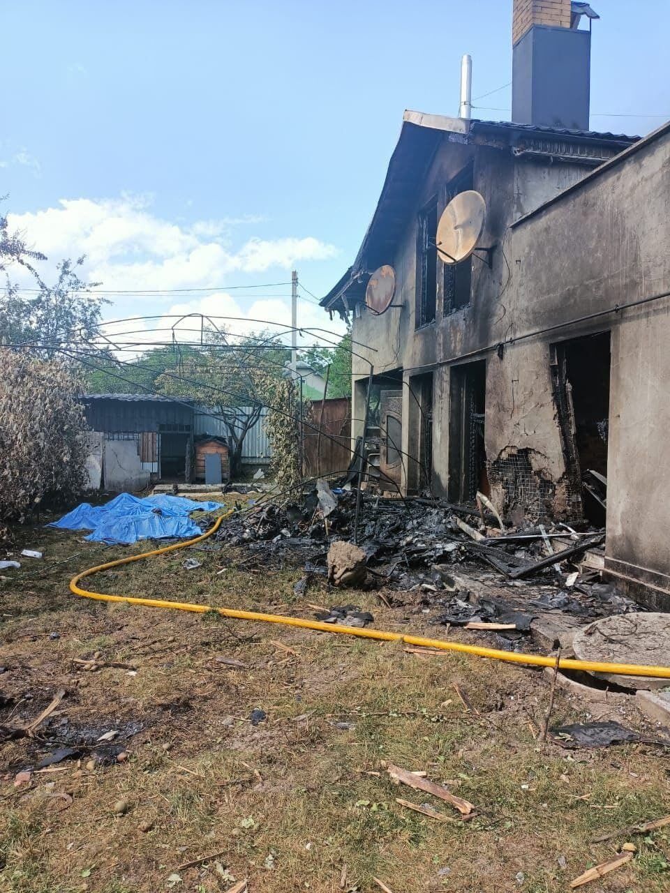 Дом после падения на него самолета