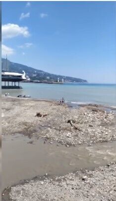 Сміття на пляжах Криму