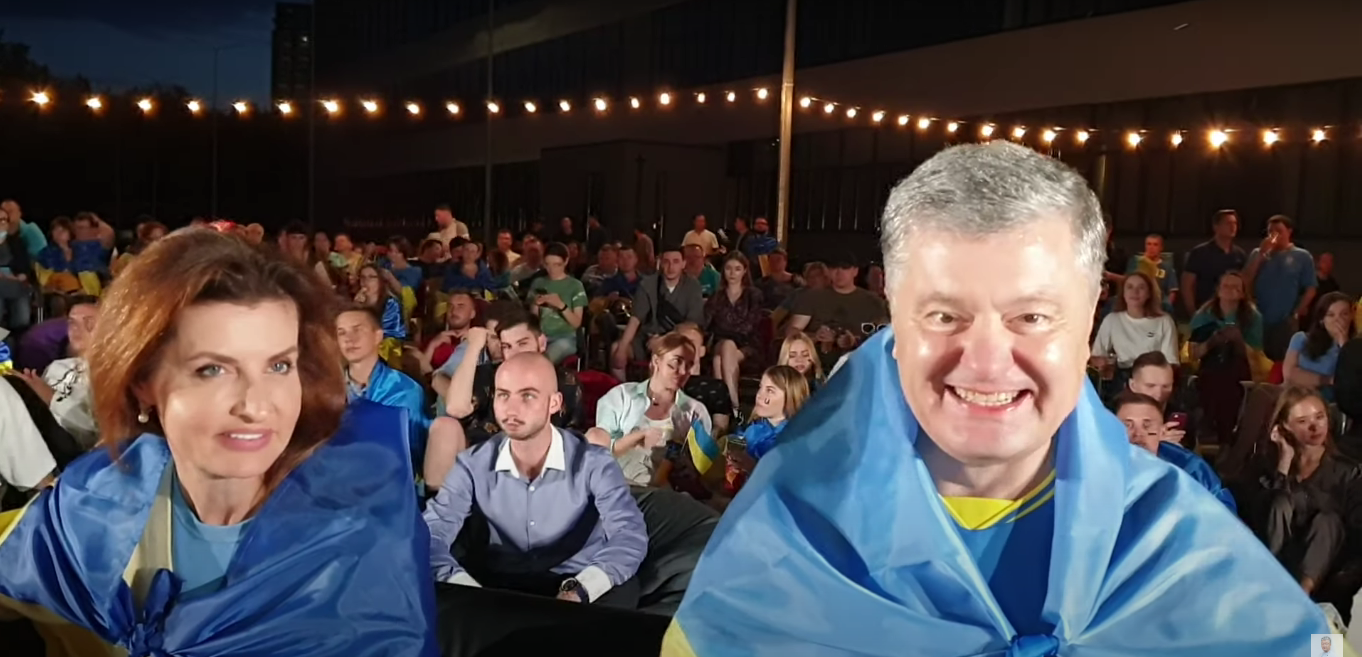Петро та Марина Порошенко вболівають за Україну