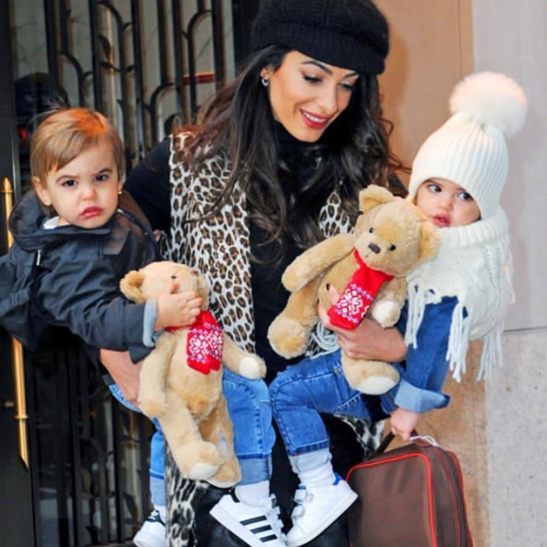 Амаль Клуні з дітьми Еллою та Олександром