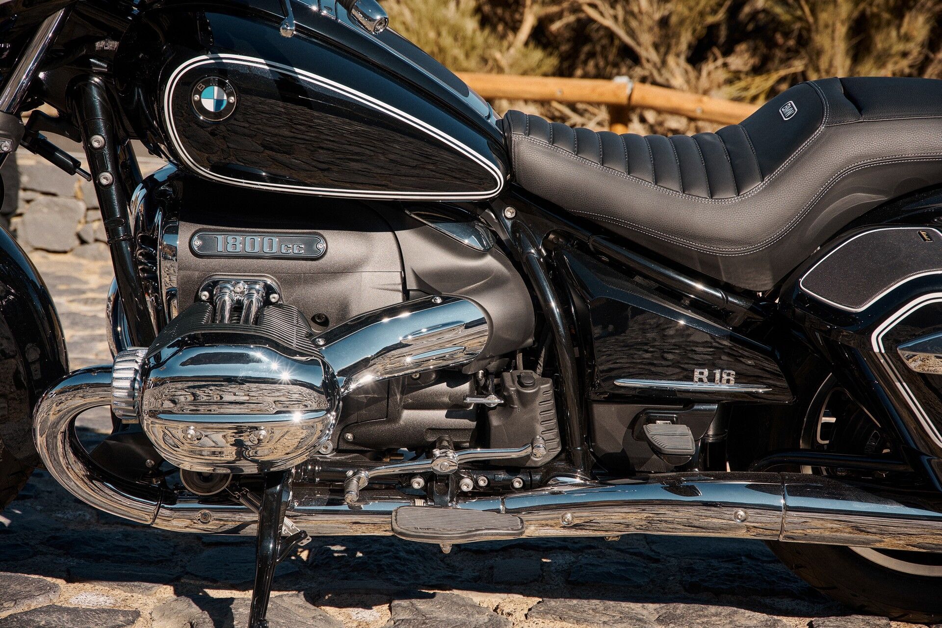 Обидва мотоцикли оснащені 2-циліндровим мотором Big Boxer об'ємом 1,8 літра