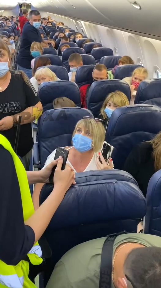 Пассажирка отказалась надеть маску.