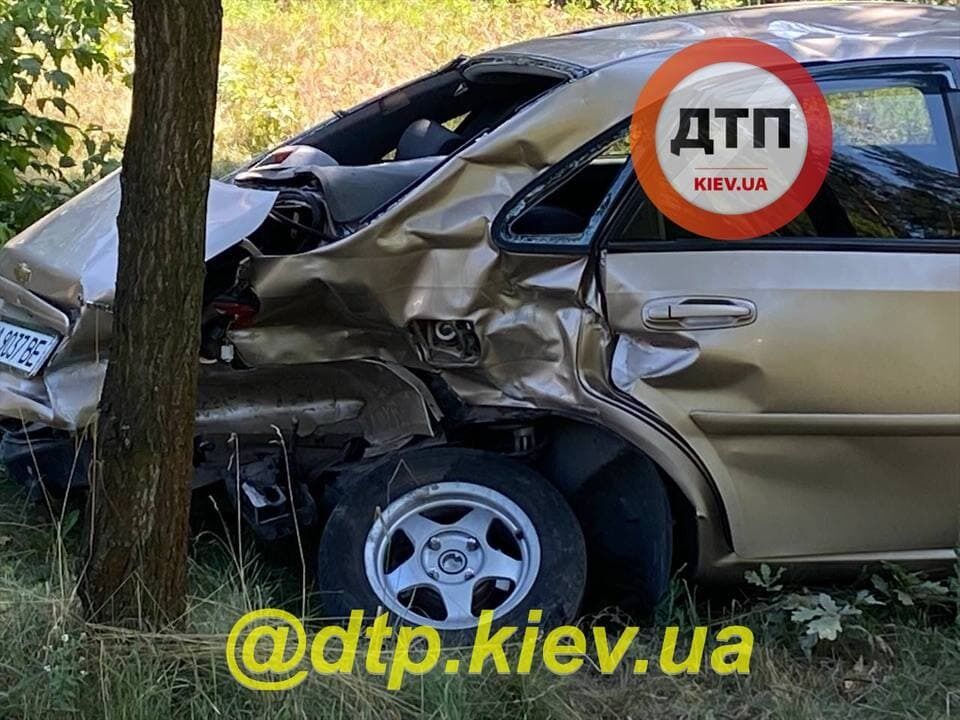 Водій Chevrolet порушив ПДР.