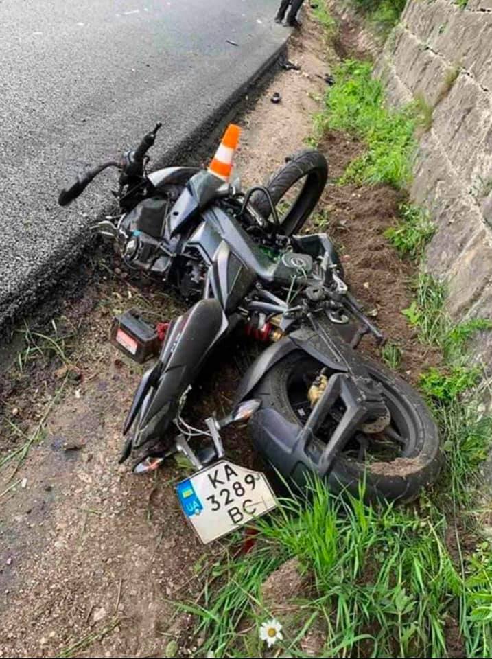 Мотоциклістка загинула на місці аварії.