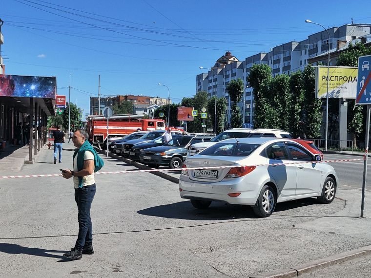 Місцева поліція оточила район