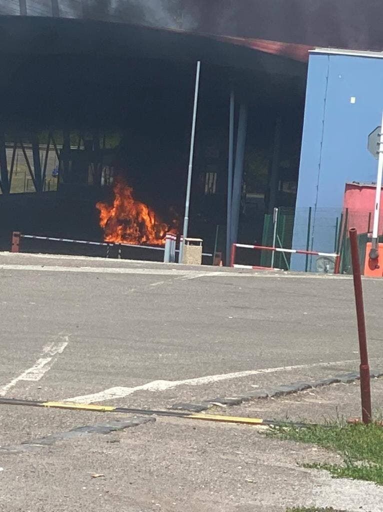 На пункті пропуску "Ужгород – Вишнє Нємєцьке" чоловік спалив свою Škoda Octavia