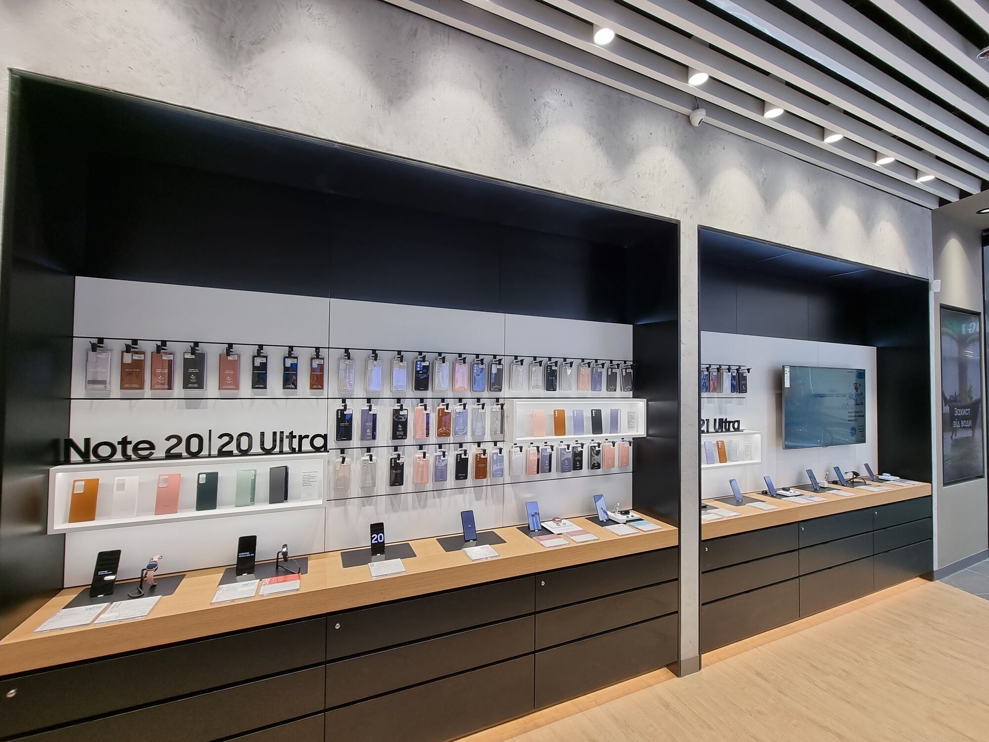 Стильно, эксклюзивно, технично: пять новых Samsung Experience Store откроют в Украине