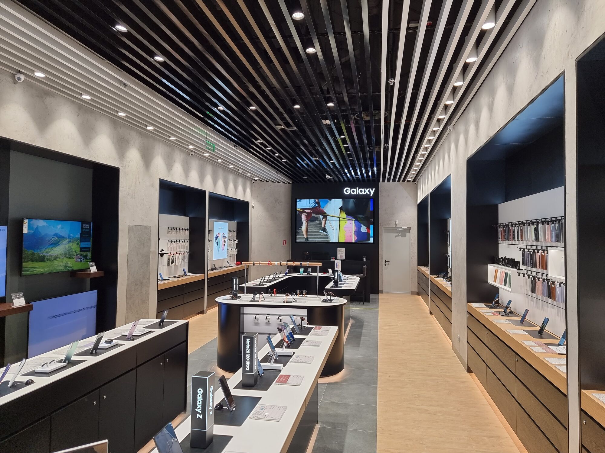 Стильно, эксклюзивно, технично: пять новых Samsung Experience Store откроют в Украине