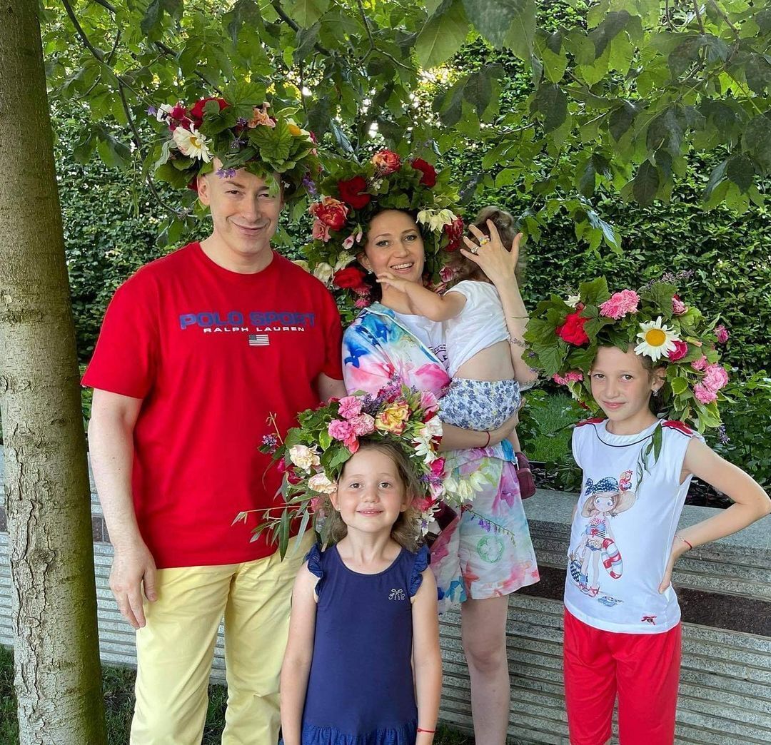 Дмитро Гордон із дружиною й дітьми.