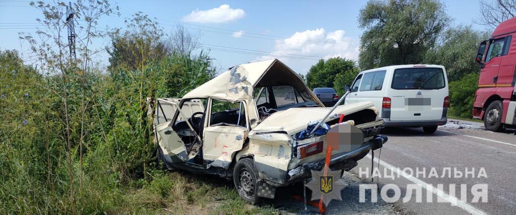 Водій загинув на місці.