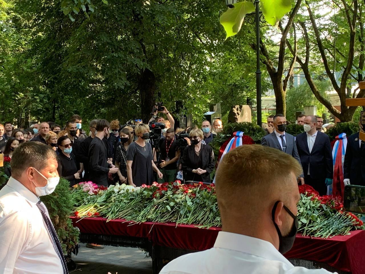 Похорон Меньшова.
