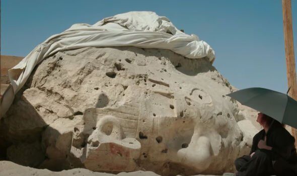В Египте нашли голову статуи Аменхотепа III .