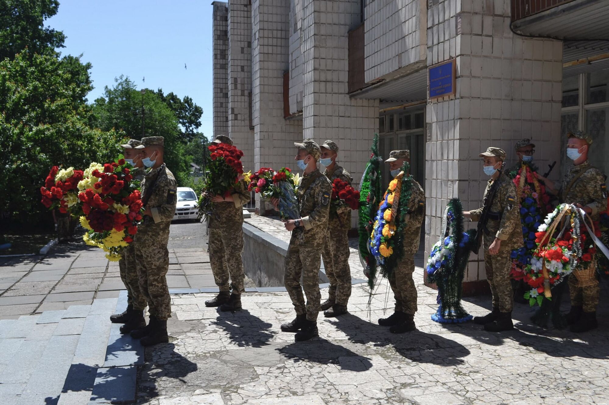 Бродовський у 2002 році вступив на строкову службу, потім підписав контракт із ЗСУ