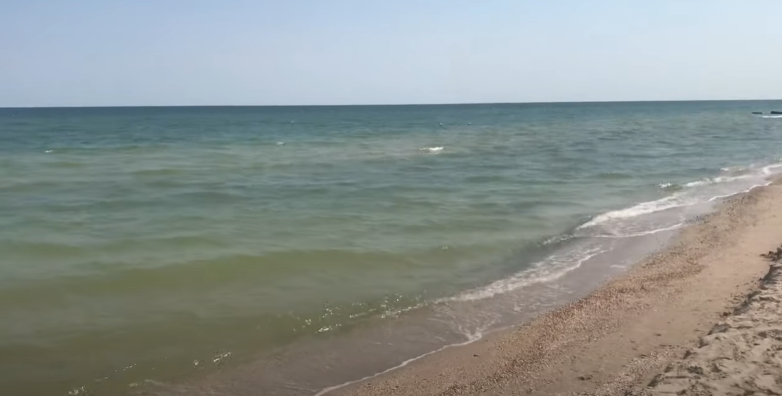 Кирилловка радует туристов чистыми пляжами