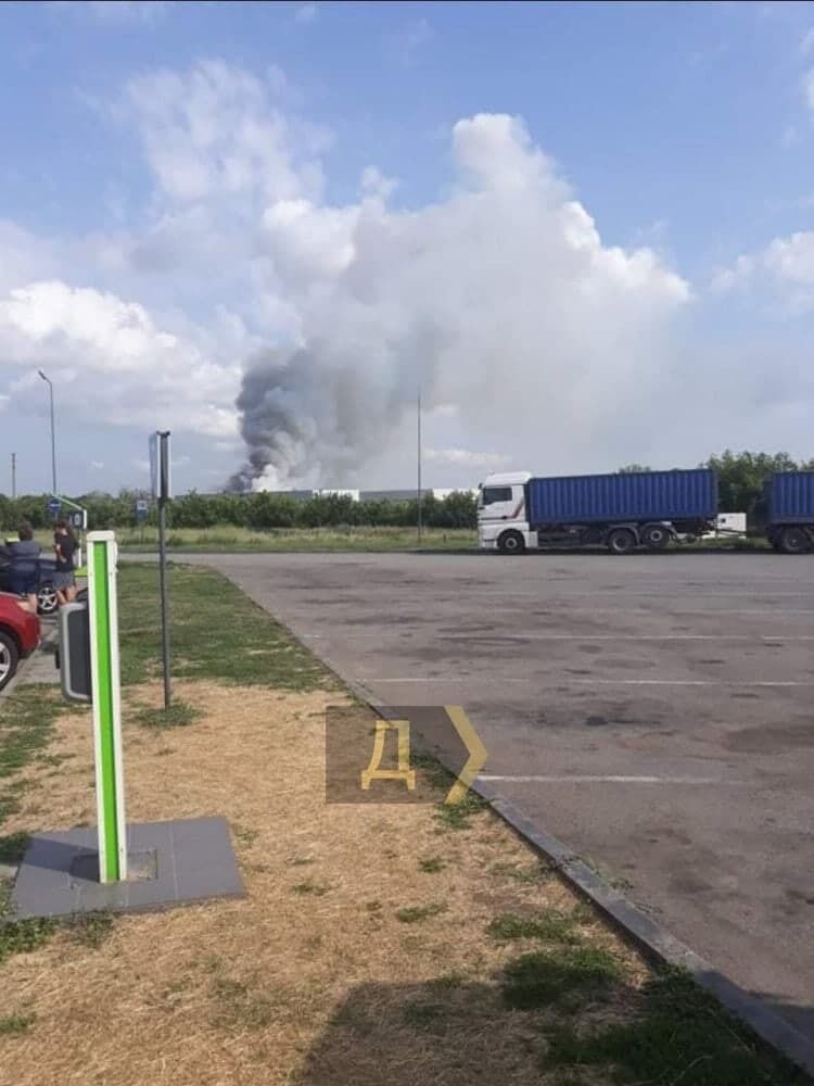 В Одесской области горят склады