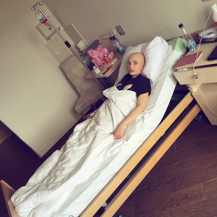 Дарина розповіла, що в скрутну хвилину під час лікування онкології їй допомогли батьки та підписники в Instagram