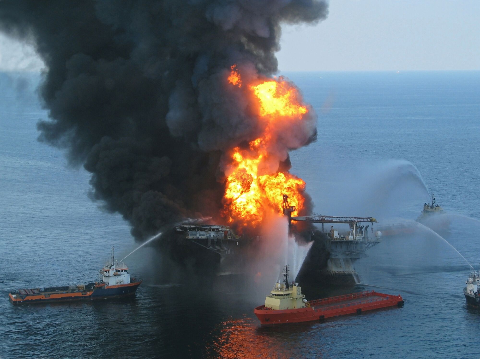 Вибух на нафтовій платформі Deepwater Horizon в Мексиканській затоці