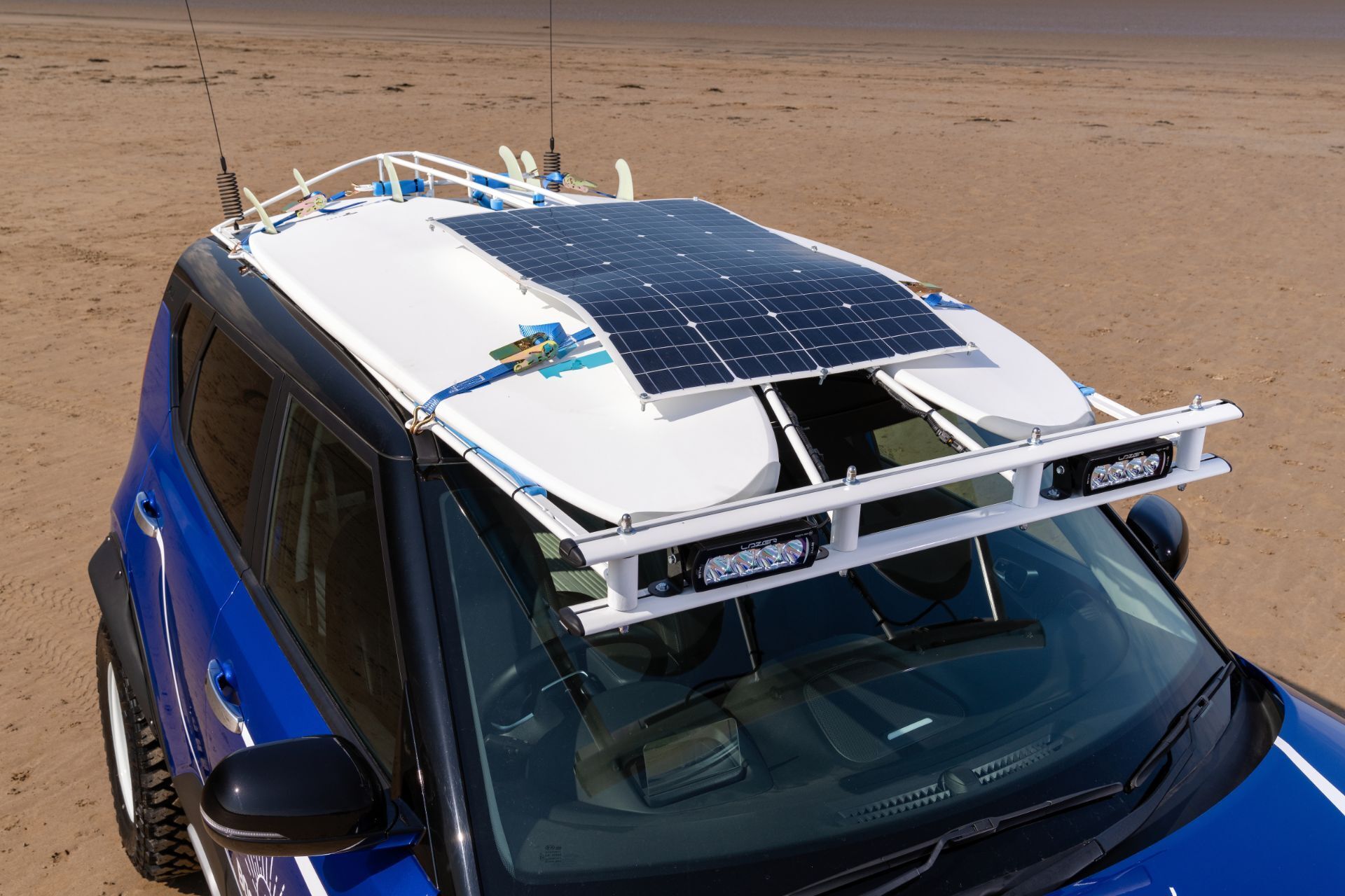 Сонячна батарея на даху може використовуватися для живлення холодильника, а також інших споживачів