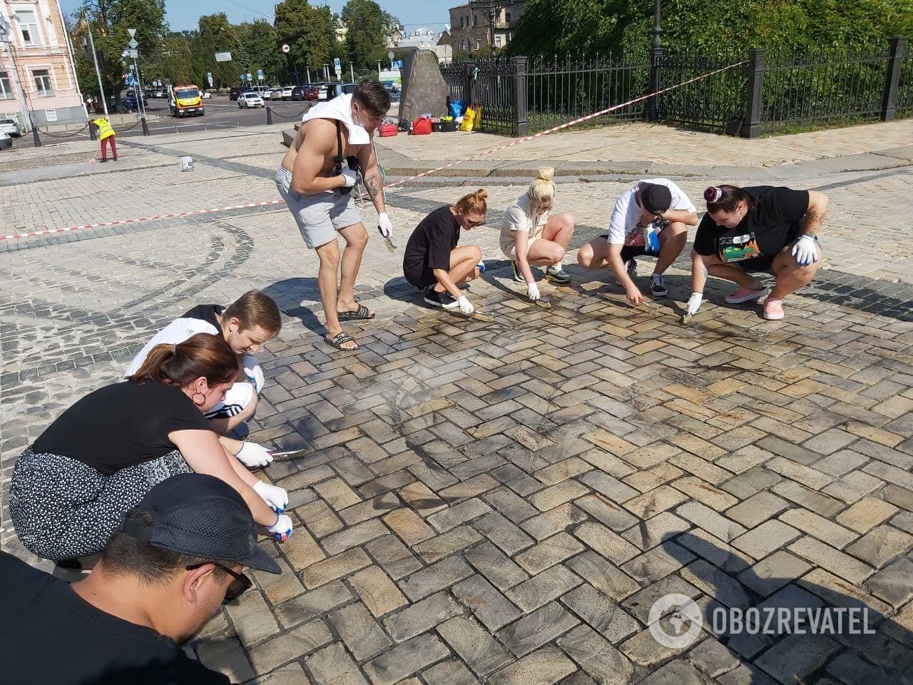 Alyona Alyona прийшла відмивати сліди в центрі Києві.