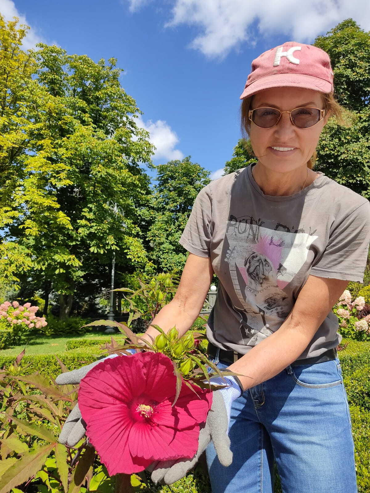 Сад Марина Порошенко доглядає сама