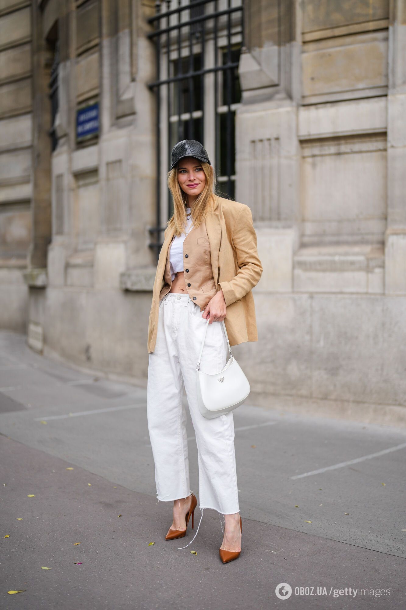 Джинсы с кроп-топом и жакетом