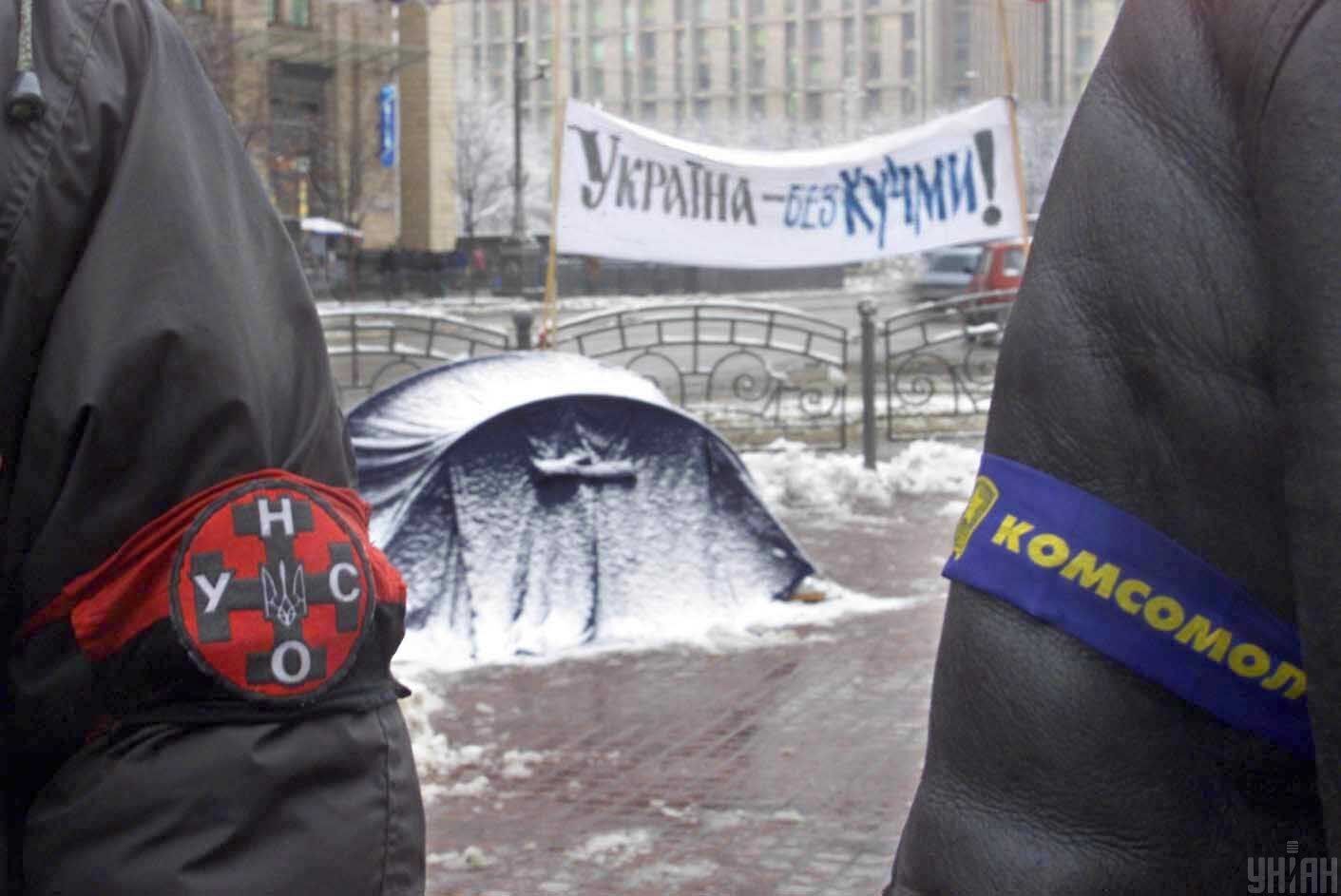 В декабре 2000 года протестующие разбили палаточный городок на Майдане