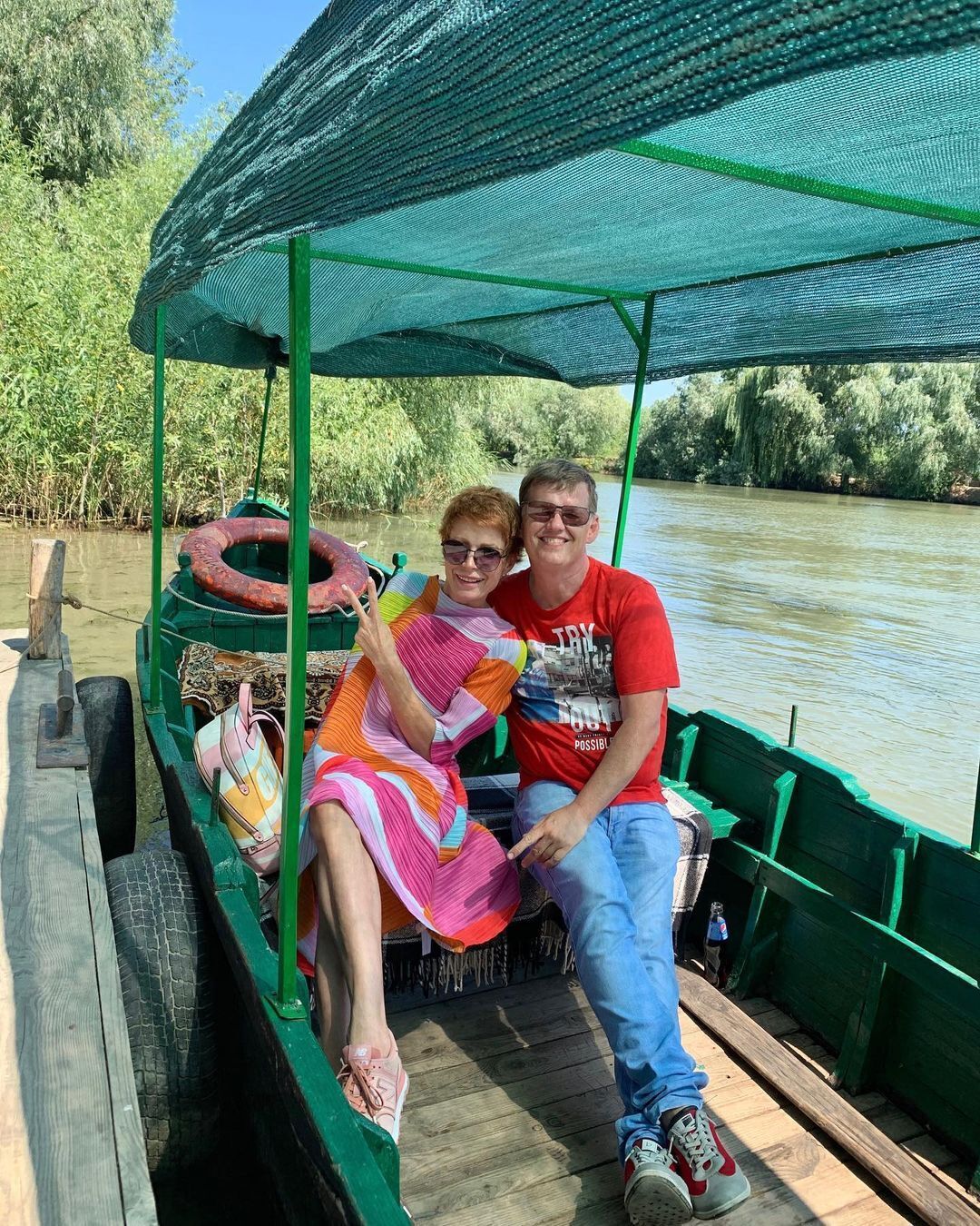 Елена-Кристина Лебедь на лодке в Вилково