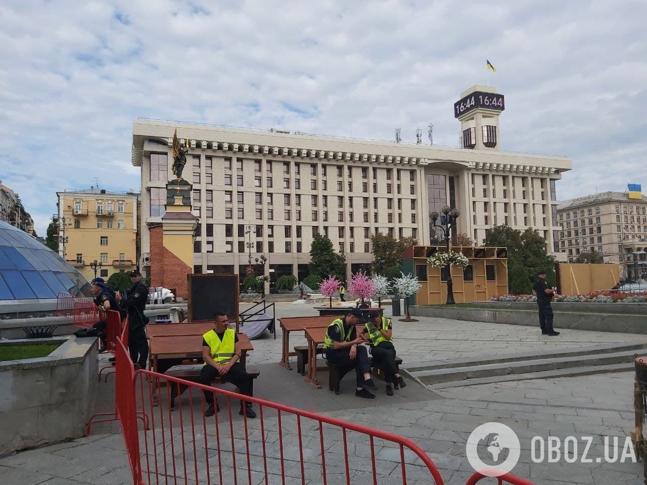 Вызвавшую протесты инсталляцию из центра Киева переместили в другое место. Фото и видео