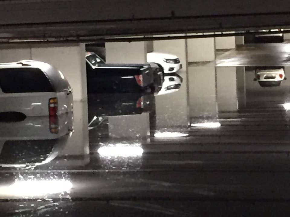 Подземный паркинг полностью затопило.