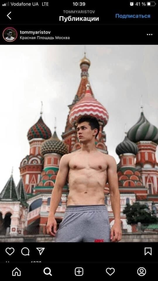 Артем Аристов снимает блог на Красной площади