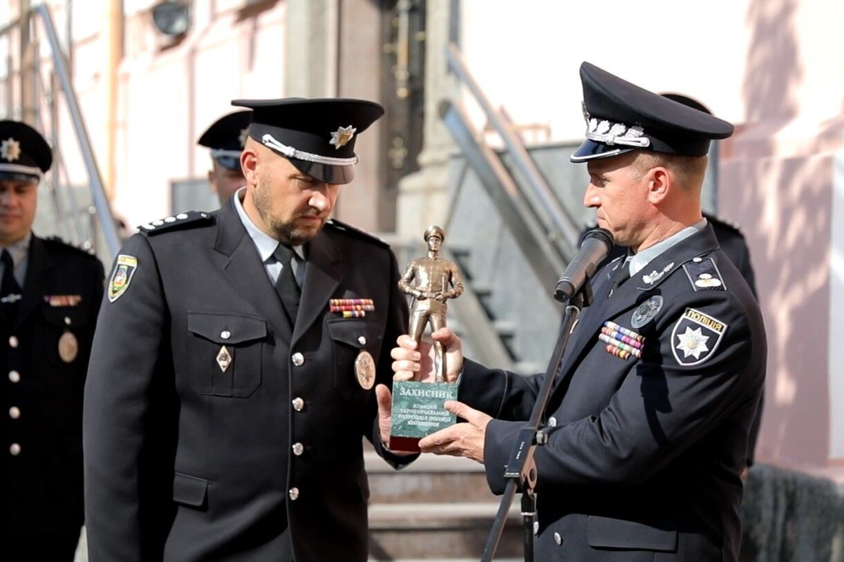 Мініатюрна копія нового пам'ятника.