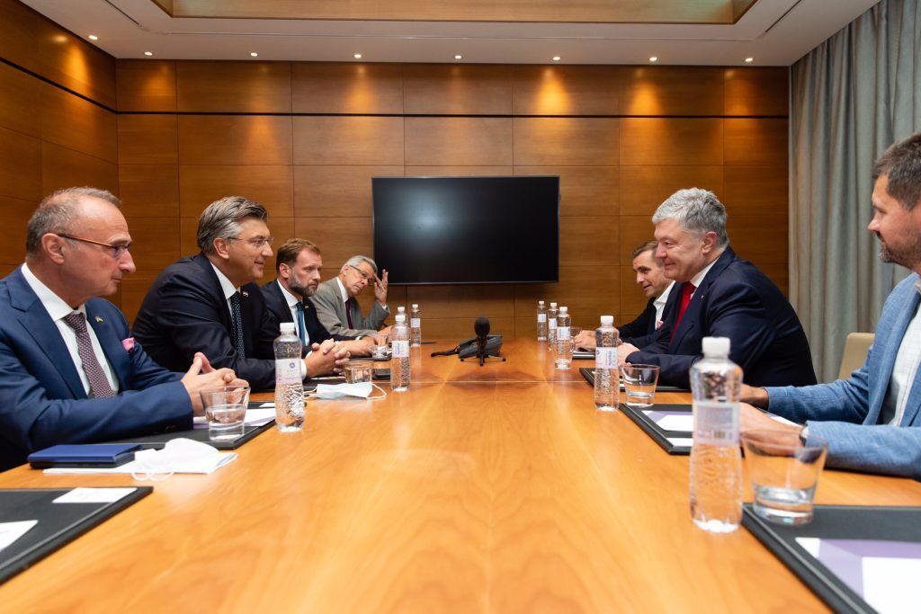 Порошенко обсудил с премьером Хорватии важные вопросы