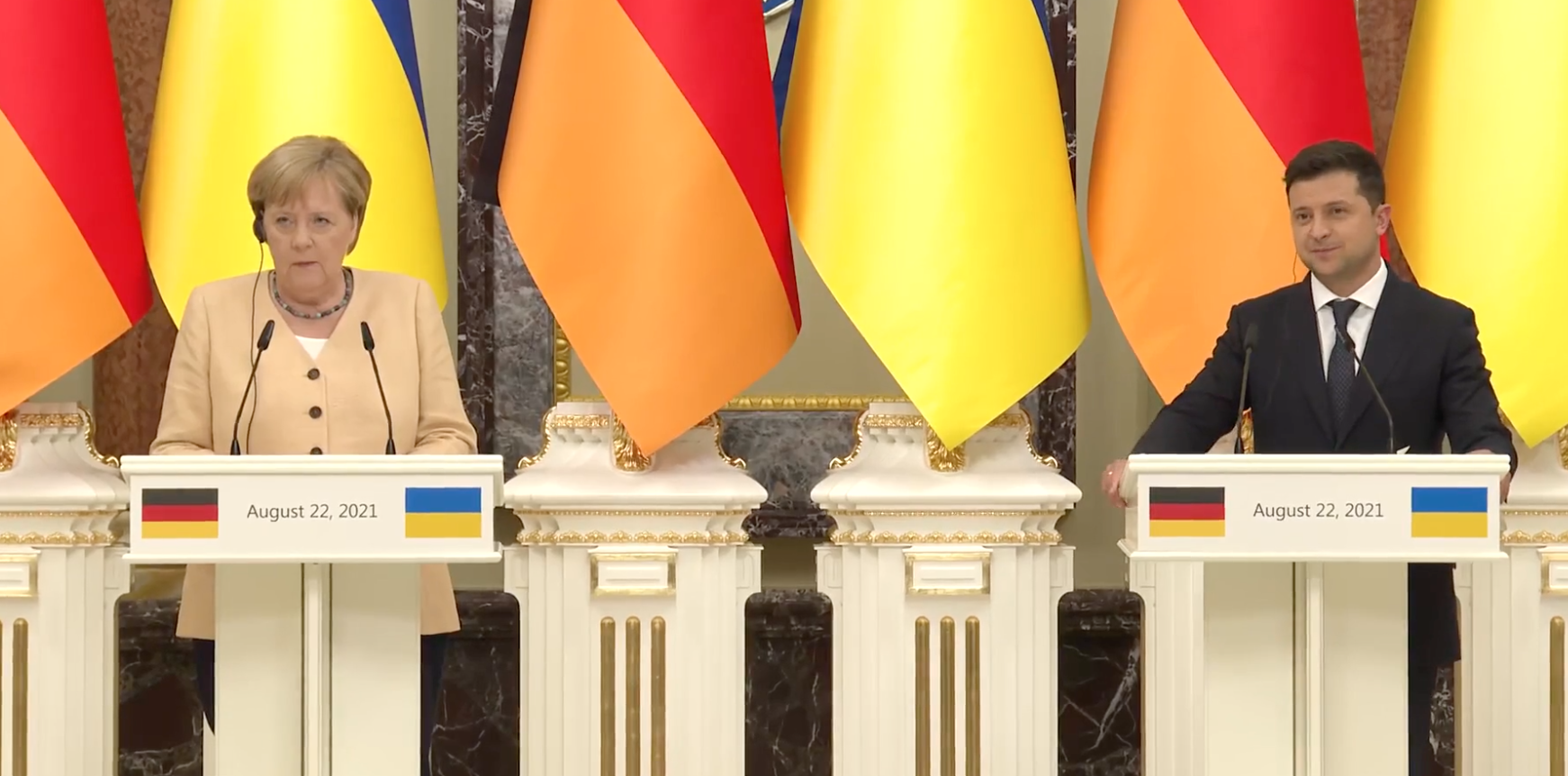 Меркель и Зеленский провели встречу в Киеве.