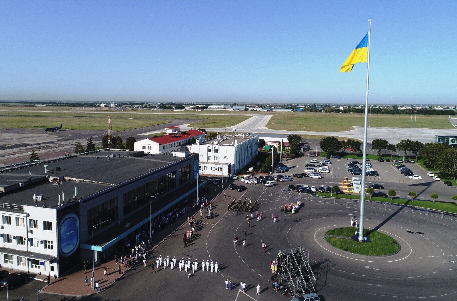 Самый большой флаг Одесской области будет виден со всех подъездов к аэропорту