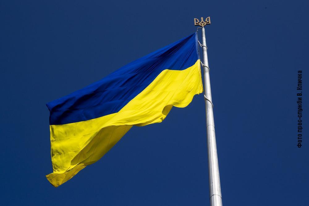 Кличко принял участие в поднятии самого большого государственного флага Украины