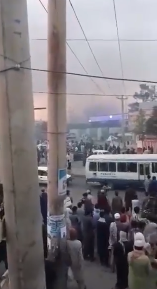 Пожежа в аеропорту Кабула виникла під час евакуації людей.